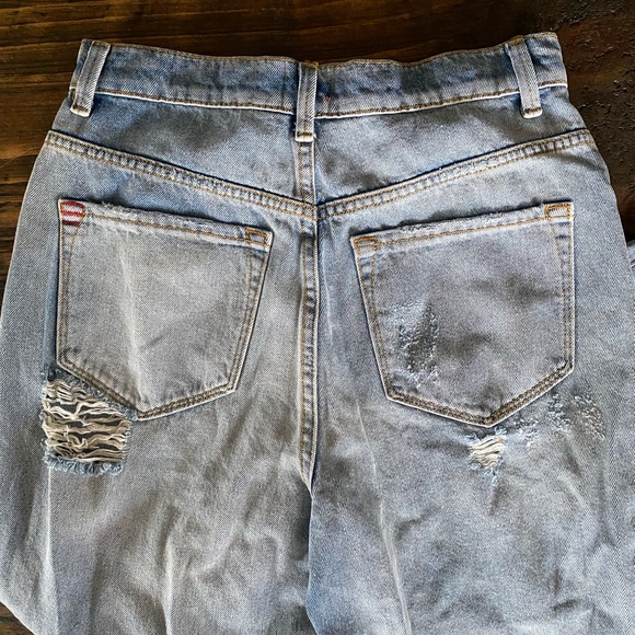 BDG Jeans 26 Light Wash Distressed Mom High Rise Ripped Urban Outfitters - Picture 7 of 12
